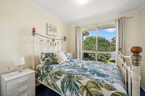 4 bedrooms, iron/ironing board, free WiFi