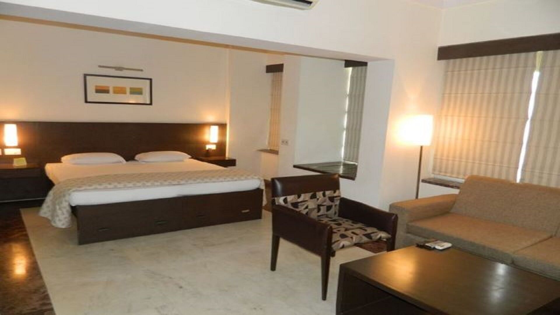 One Bedroom with Private Bathroom, Living room and Kitchen Studio Appartment