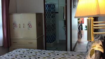 5 chambres, coffres-forts dans les chambres, fer et planche Ă repasser