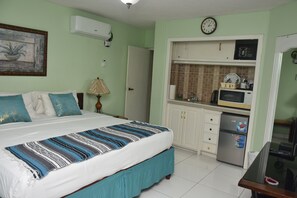 1 chambre, coffres-forts dans les chambres, fer et planche à repasser