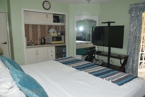 1 bedroom, in-room safe, iron/ironing board, free WiFi