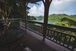 Outdoor dining - Secluded Hillside Cottage with Bay & Rainforest Views, Just 5 Mins to the Beach (Englishman's Bay)