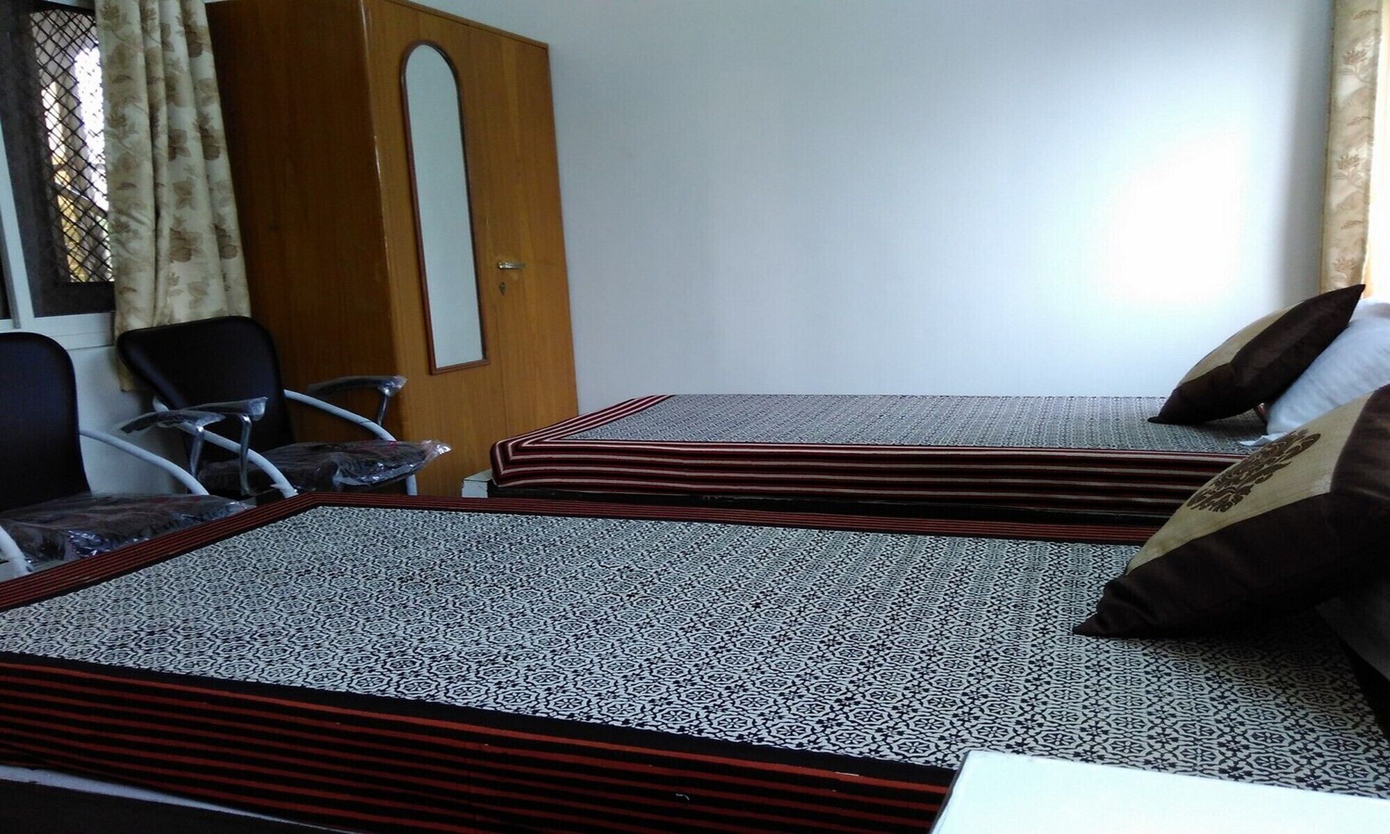 Family Twin Room near Jawahar Circle Garden