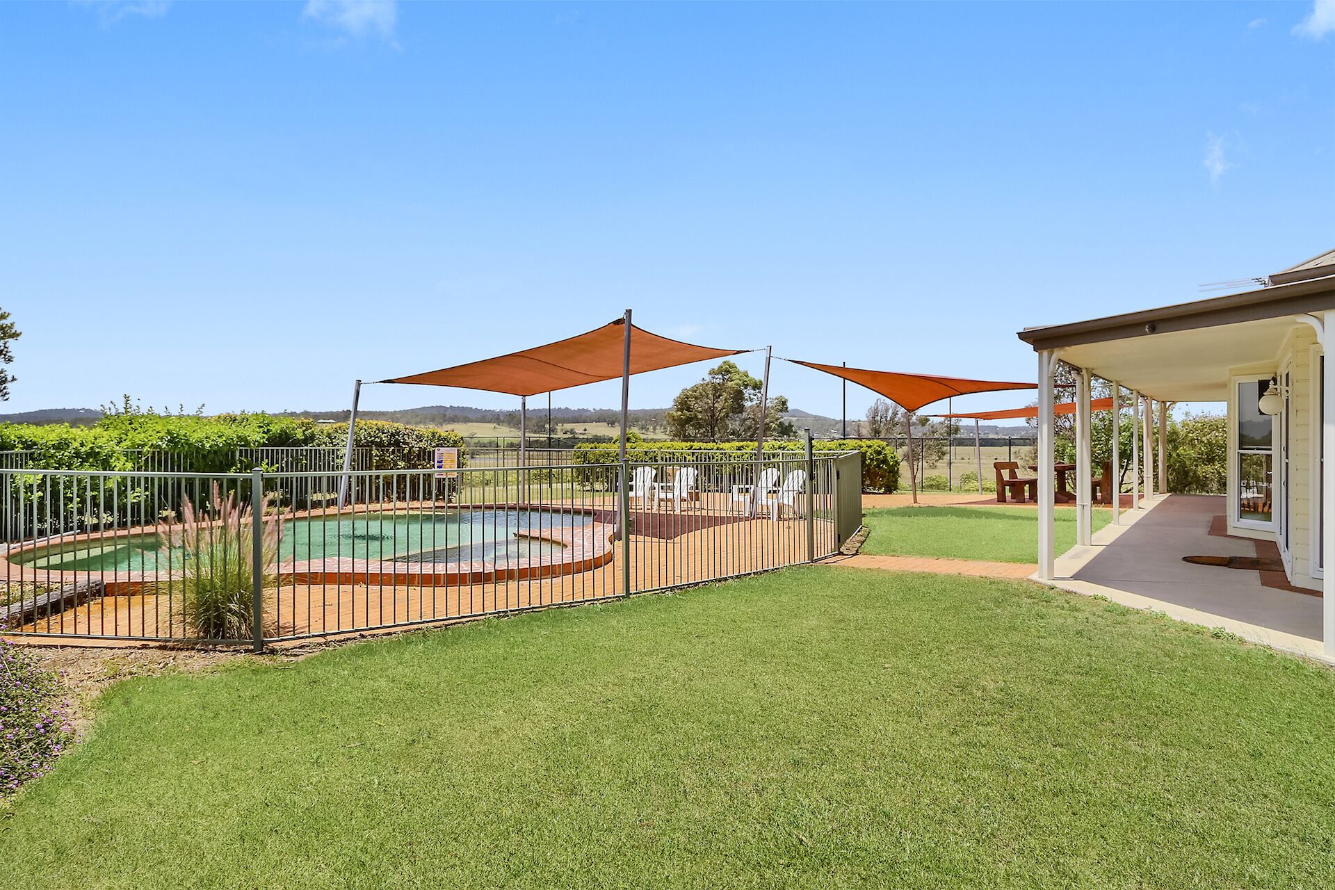 Windsors Edge Estate — image 7