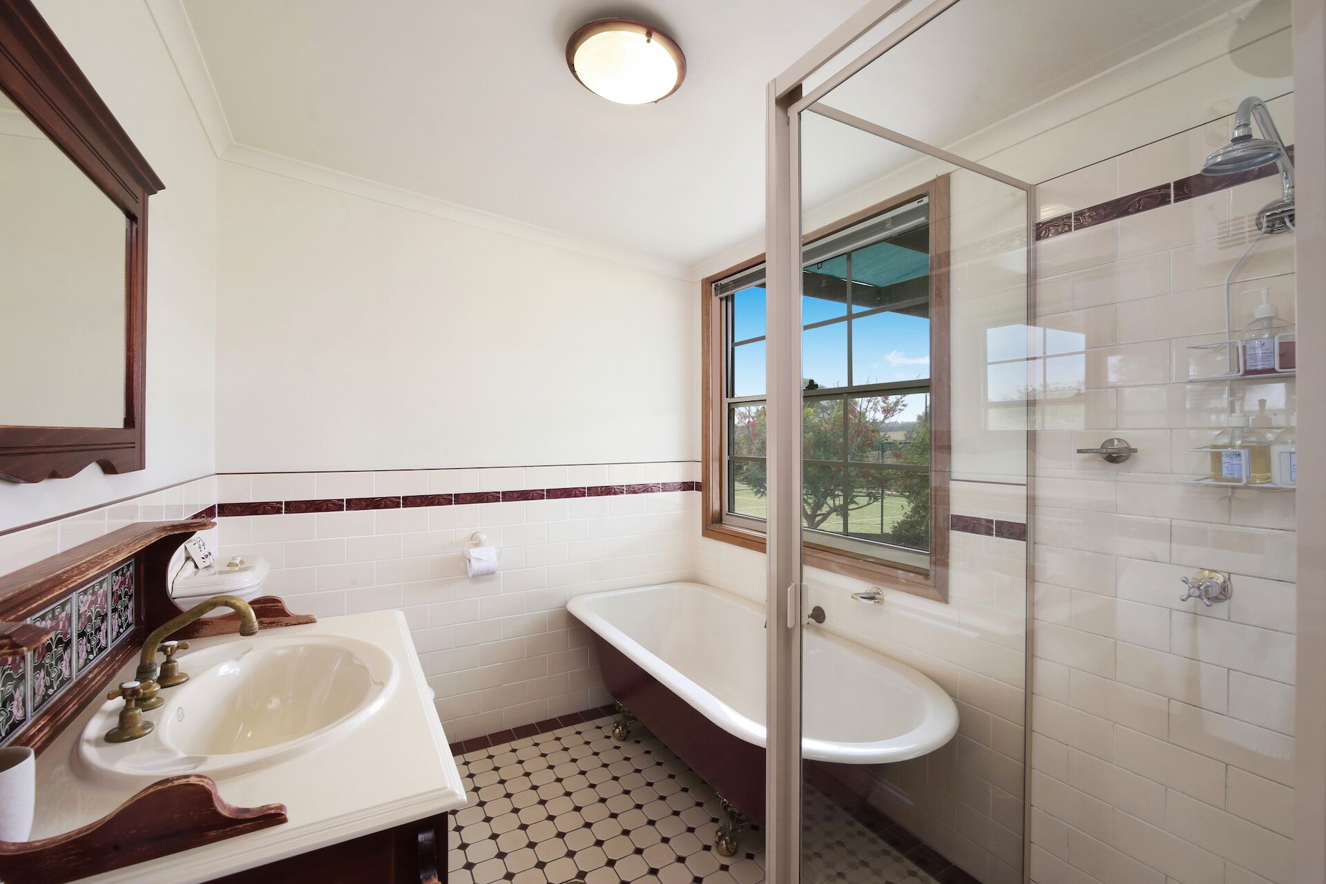Windsors Edge Estate — image 17