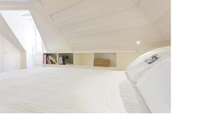 2 habitaciones, escritorio, tabla de planchar con plancha y wifi gratis 
