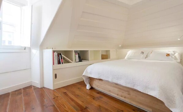 2 chambres, bureau, fer et planche à repasser, accès au Wi-Fi (inclus)