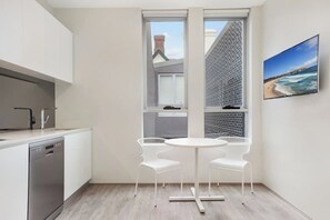 Private kitchen - BONDI BEACH STUDIOS: VIII (Bondi)