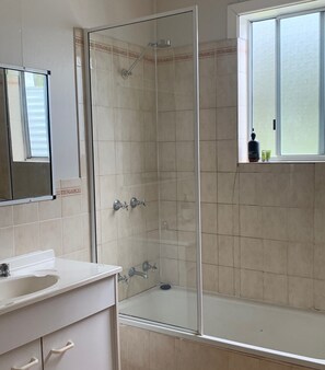Combined shower/tub, hair dryer, towels, soap