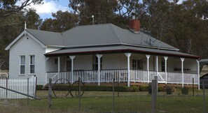 Exterior - Stockmans Cottage - historic rural property (via Glen Innes)