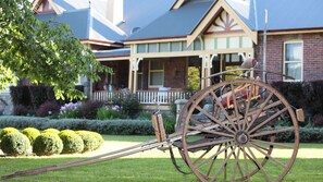 Property grounds - Waterloo Stockmans Cottage - historic rural property (via Glen Innes)