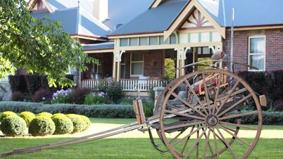 Waterloo Stockmans Cottage - historic rural property