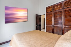 1 chambre, bureau, fer et planche à repasser, Wi-Fi