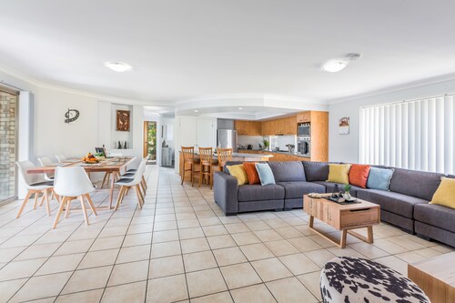 Kidman Place - Spacious Luxury+ FREE WIFI + WINE