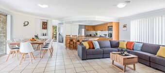 Kidman Place - Spacious Luxury+ FREE WIFI + WINE