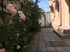 Exterior detail - SUPERIOR DOUBLE ROOM WITH PRIVATE BATHROOM - ROOM NR 5 (București)
