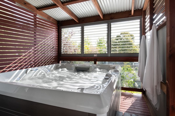 Indoor spa tub