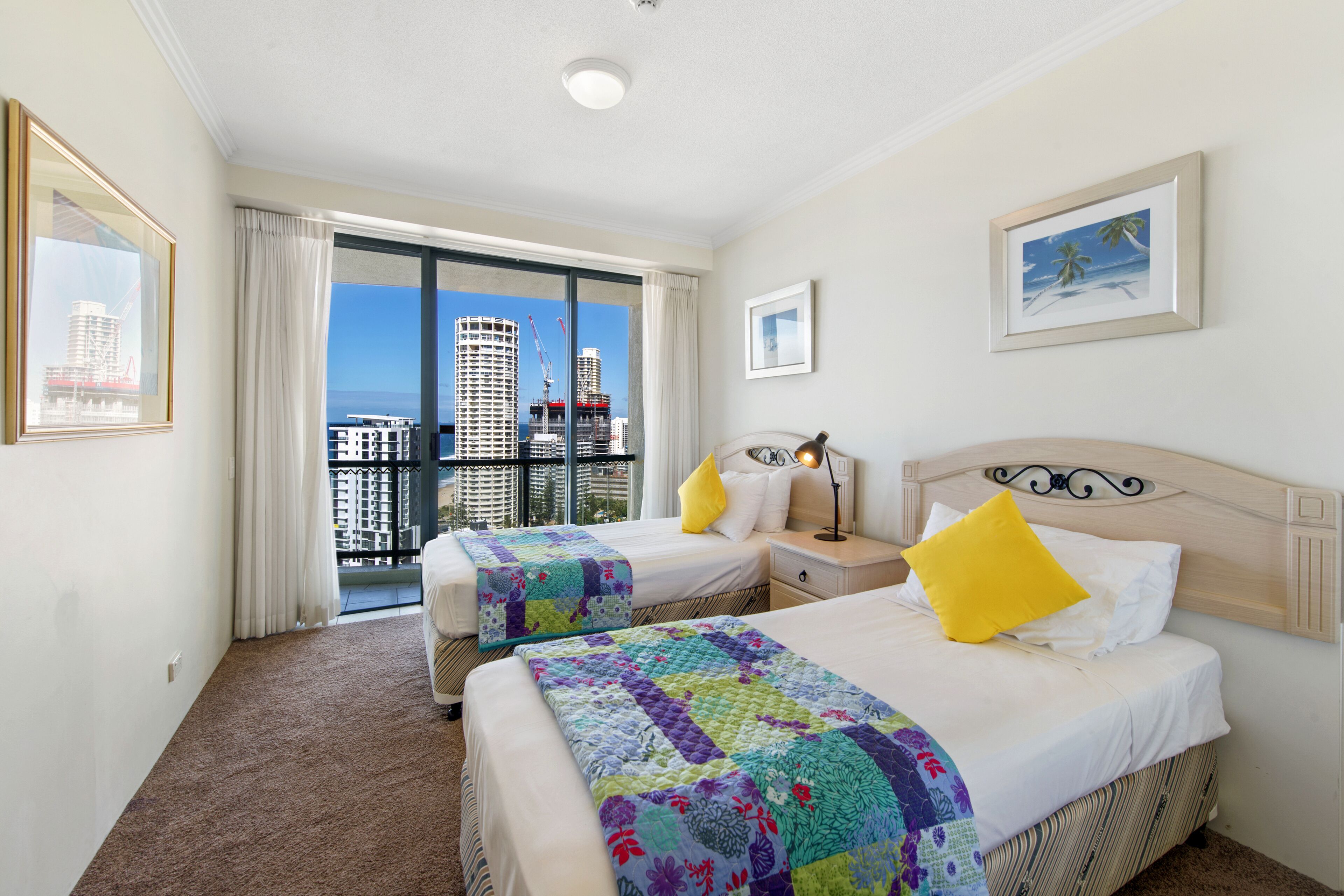 Surfers Paradise Comfortable Surfers Suite — image 11