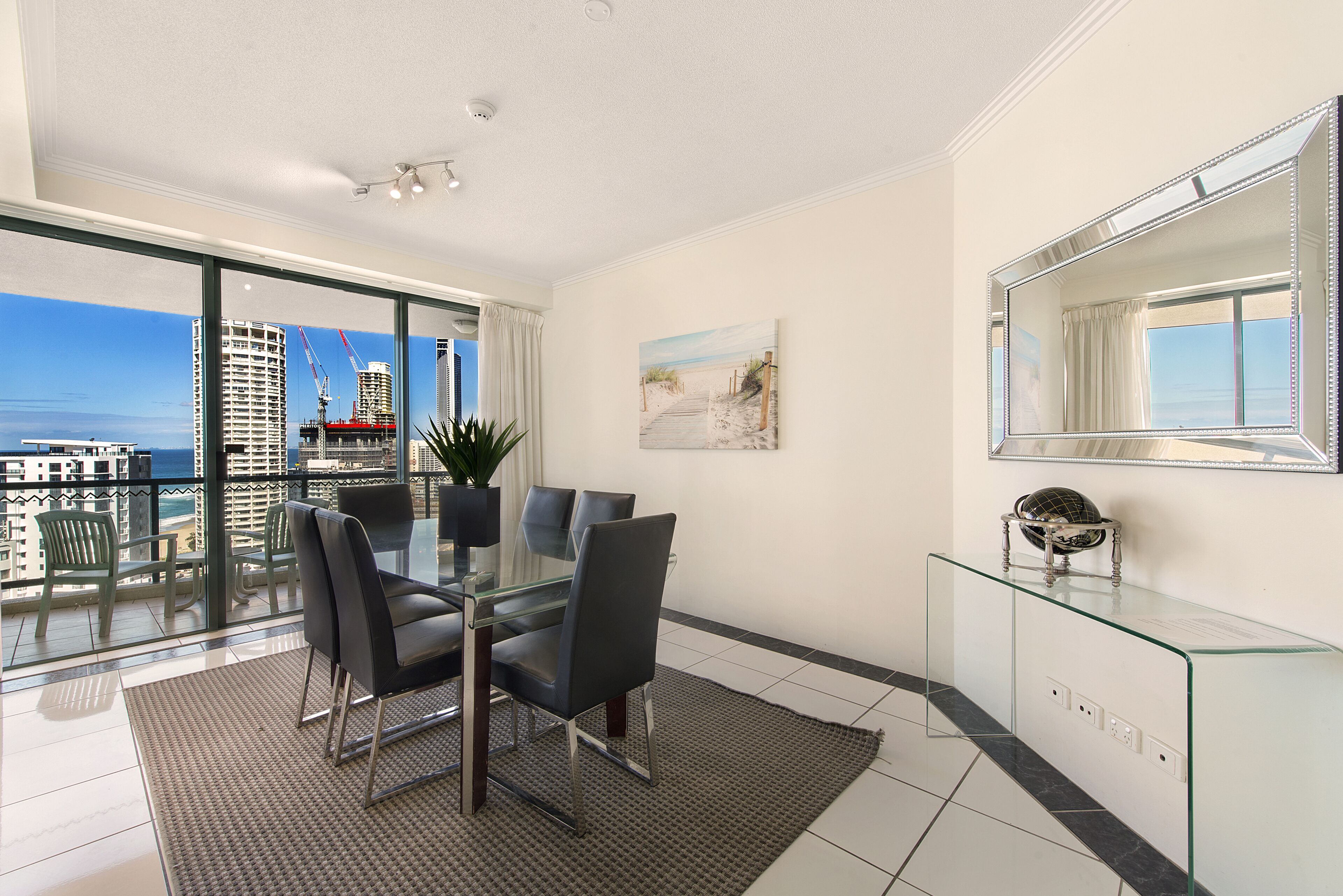 Surfers Paradise Comfortable Surfers Suite — image 9