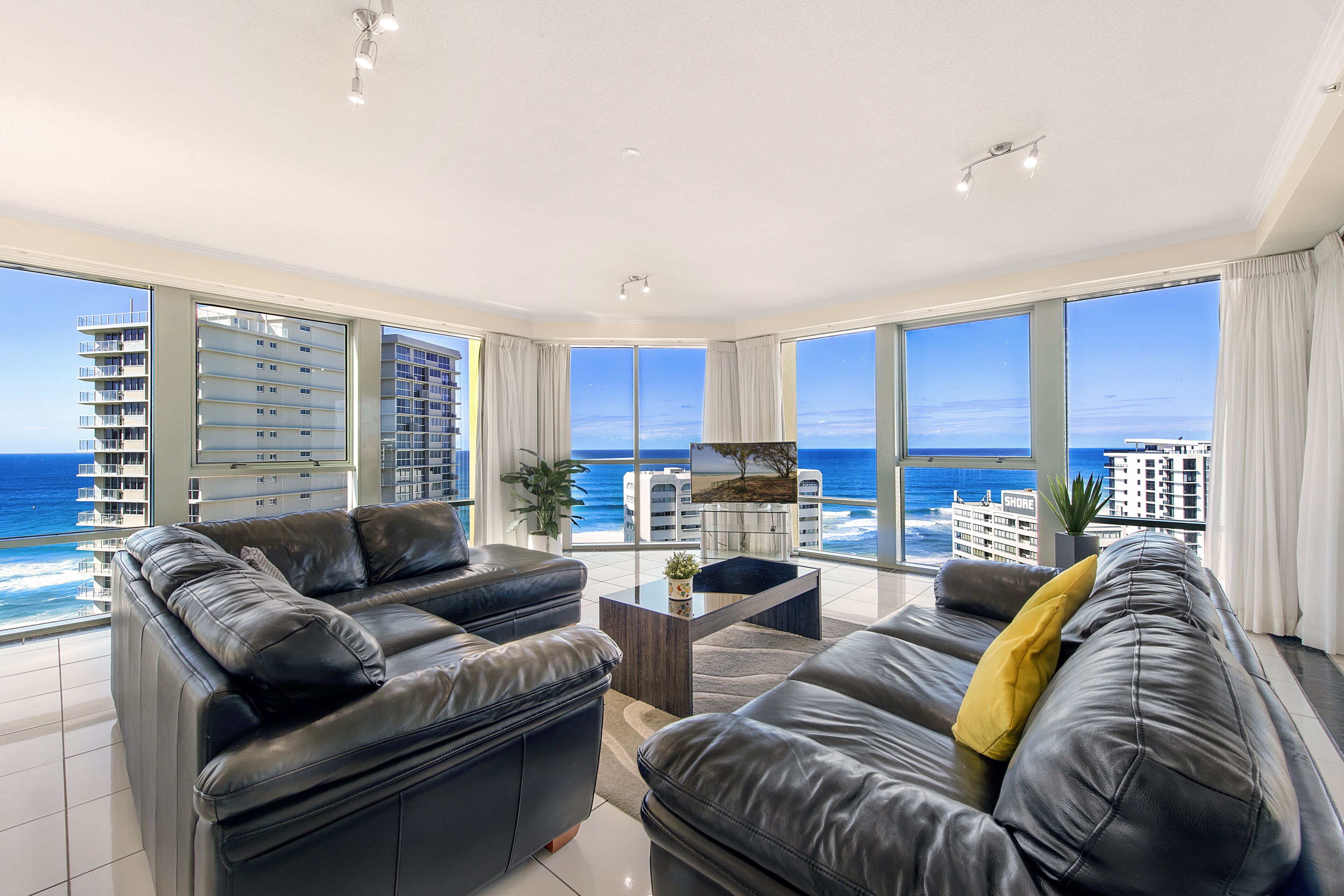 Surfers Paradise Comfortable Surfers Suite — image 8