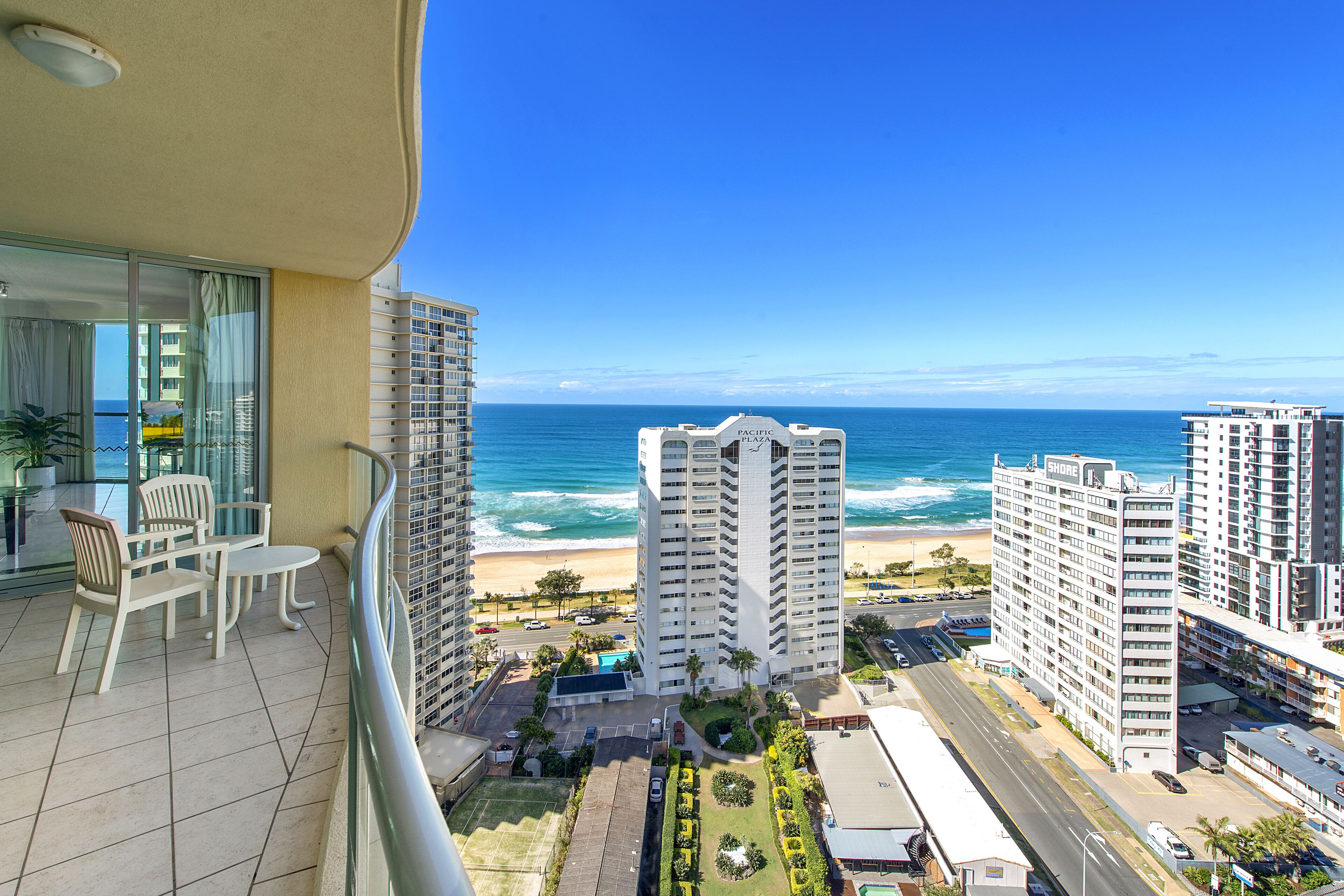 Surfers Paradise Comfortable Surfers Suite — image 15