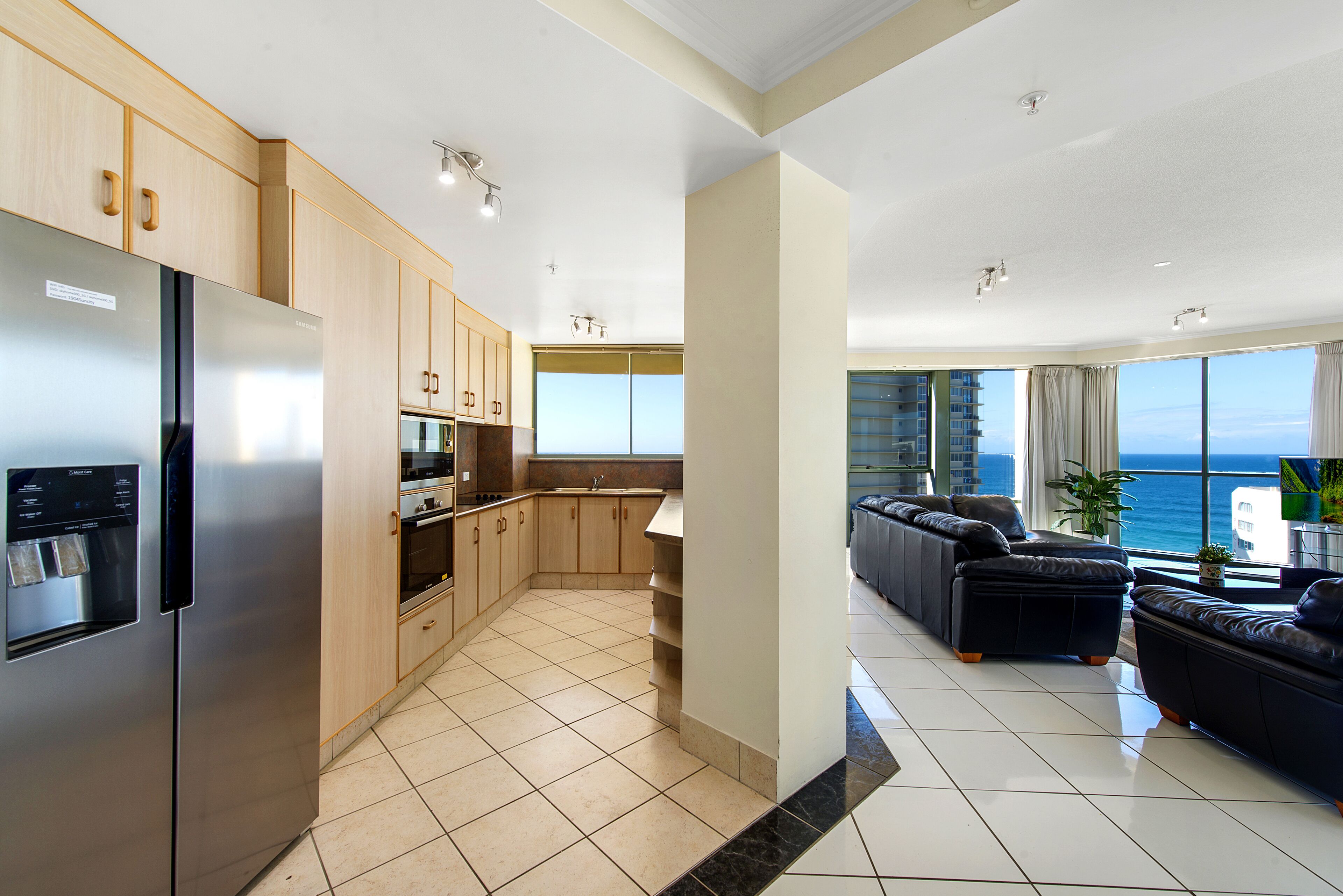 Surfers Paradise Comfortable Surfers Suite — image 7