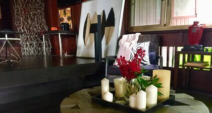 Découvrez la vie thaïlandaise dans une villa accueillante, idéale pour les familles et les groupes