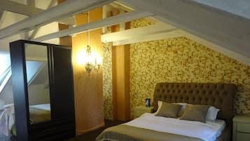 3 quartos, ferros/tábuas de passar roupa, acesso à internet