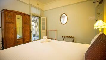 15 habitaciones, internet y ropa de cama