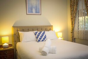 15 bedrooms, internet, bed sheets