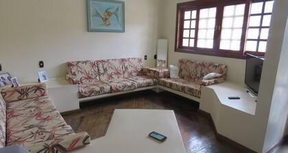 Large house, accommodates a family, 500 meters from Pernambuco Beach.