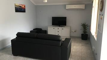 Smart TV, Netflix, books, streaming services