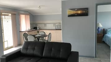 Smart TV, Netflix, books, streaming services