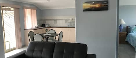 Smart TV, Netflix, books, streaming services