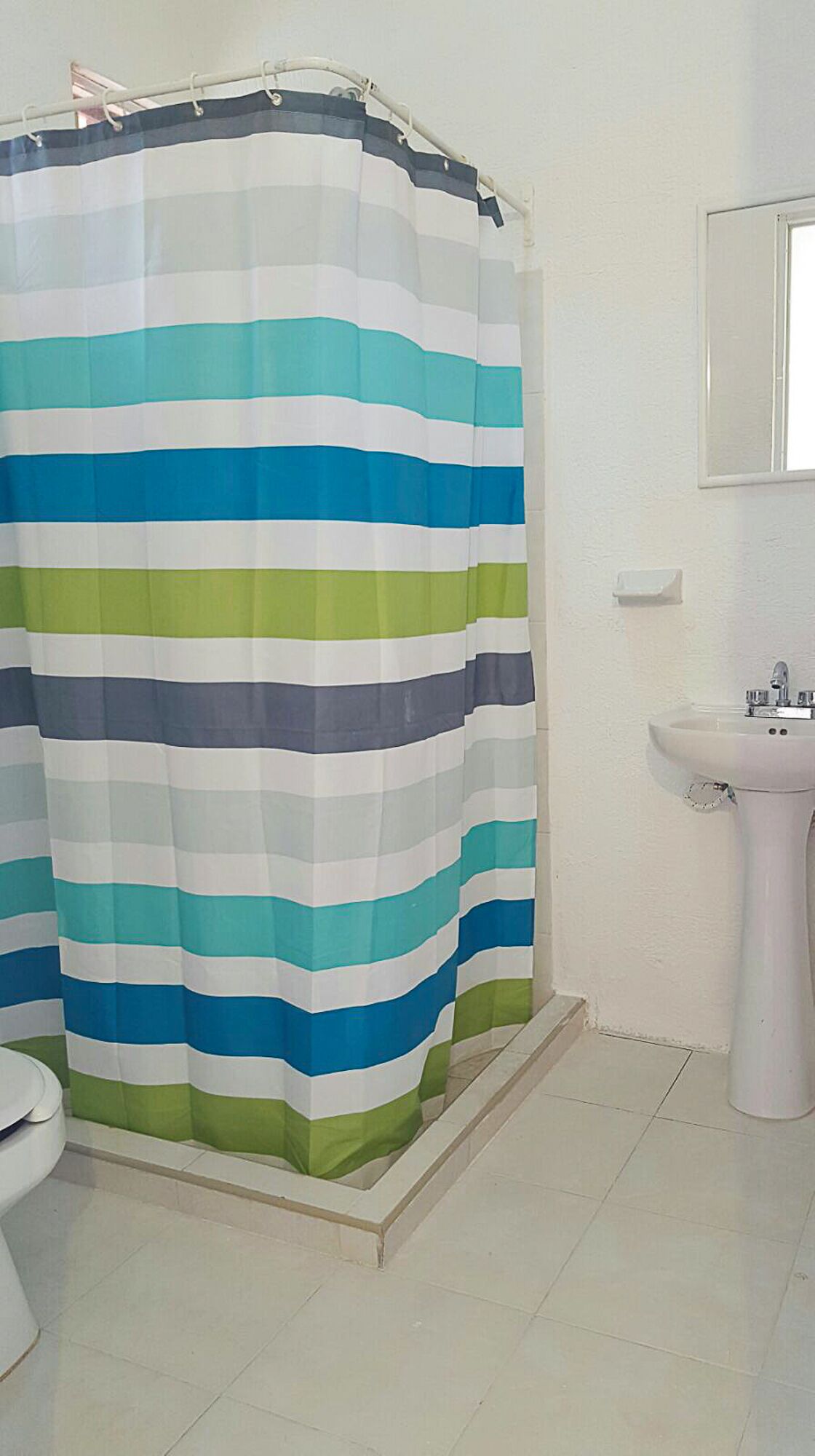 NICE HOUSE 20 MIN BEACH 20 MIN AIRPORT