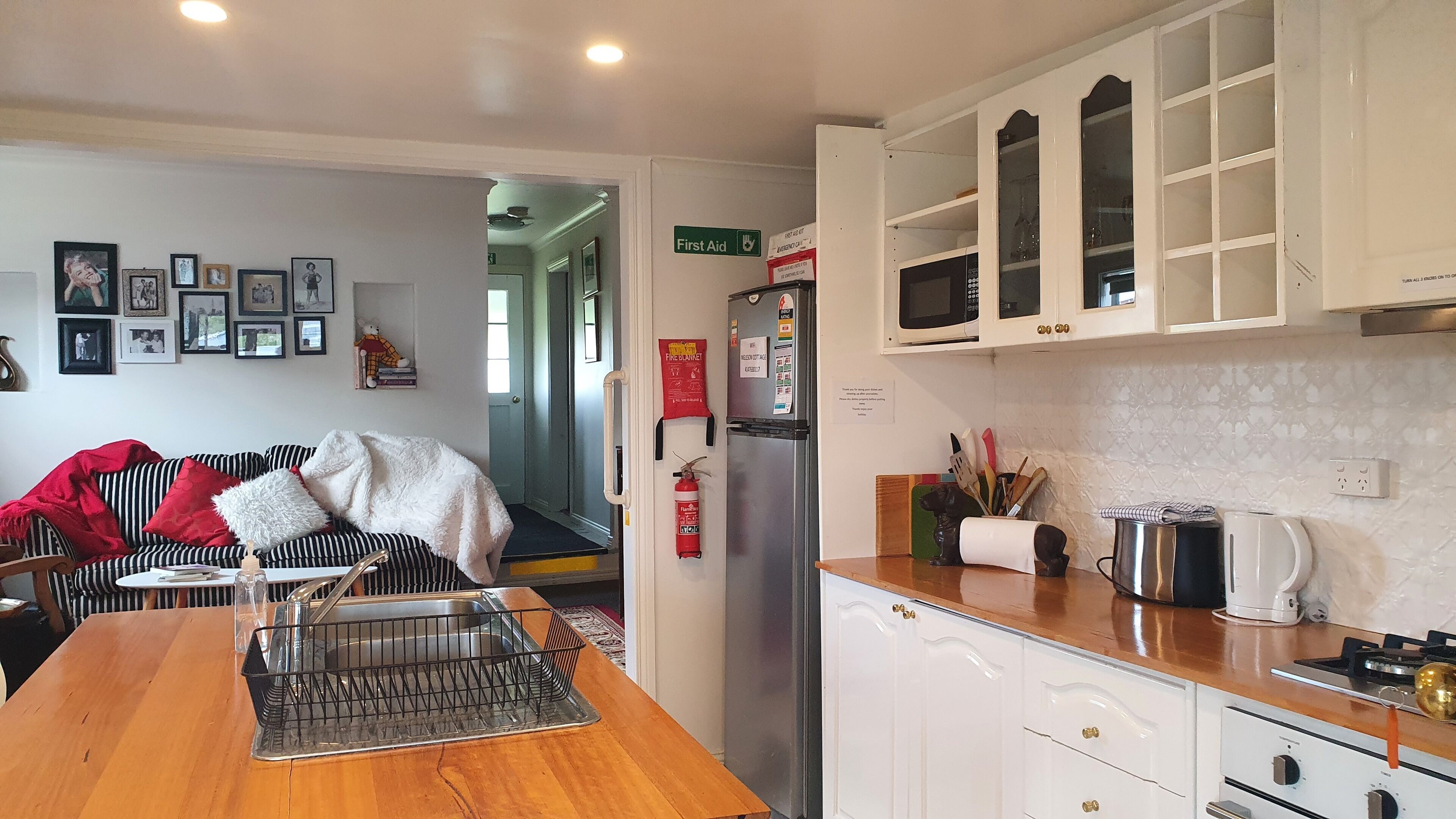 Cosy Original Miners Cottage - Magnificent views of the Great Western Tiers