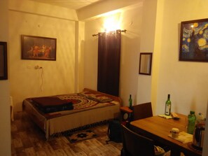 2 slaapkamers, een strijkplank/strijkijzer, gratis wifi, beddengoed