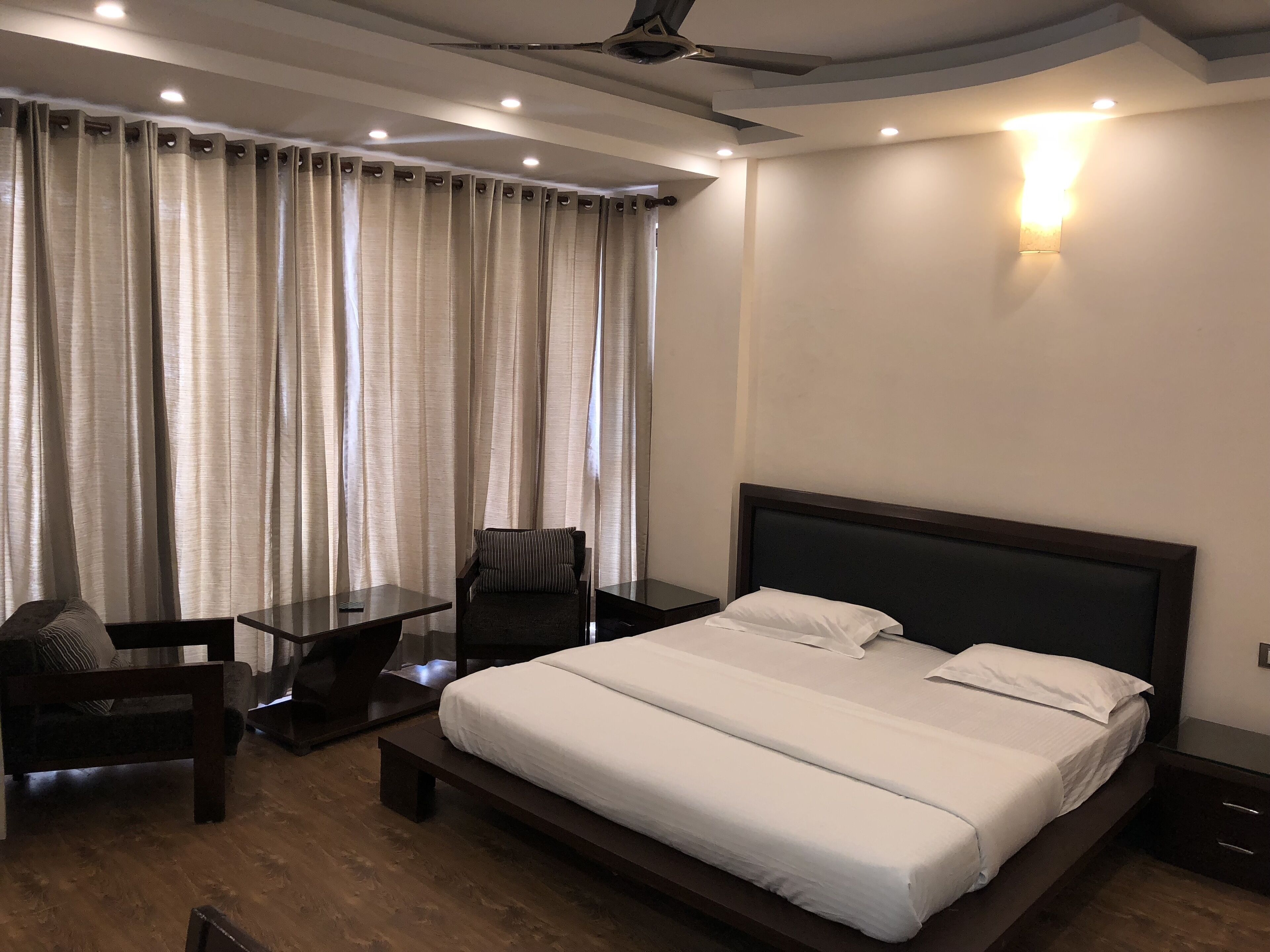 'Phoenix' By EKSTAY - 3 Rooms and 3 Baths