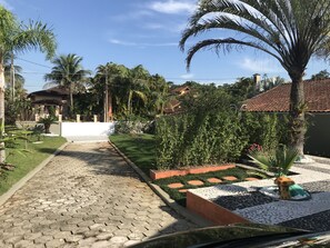 Property grounds - LOVELY HOUSE W / POOL FOR FAMILY NEAR SEA AND TRADE) (Bertioga)