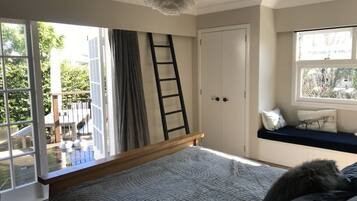 5 bedrooms, iron/ironing board, WiFi, bed sheets