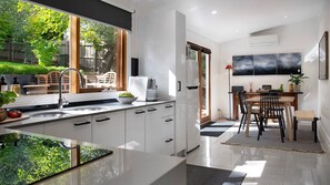 Kühlschrank, Mikrowelle, Ofen, Geschirrspüler