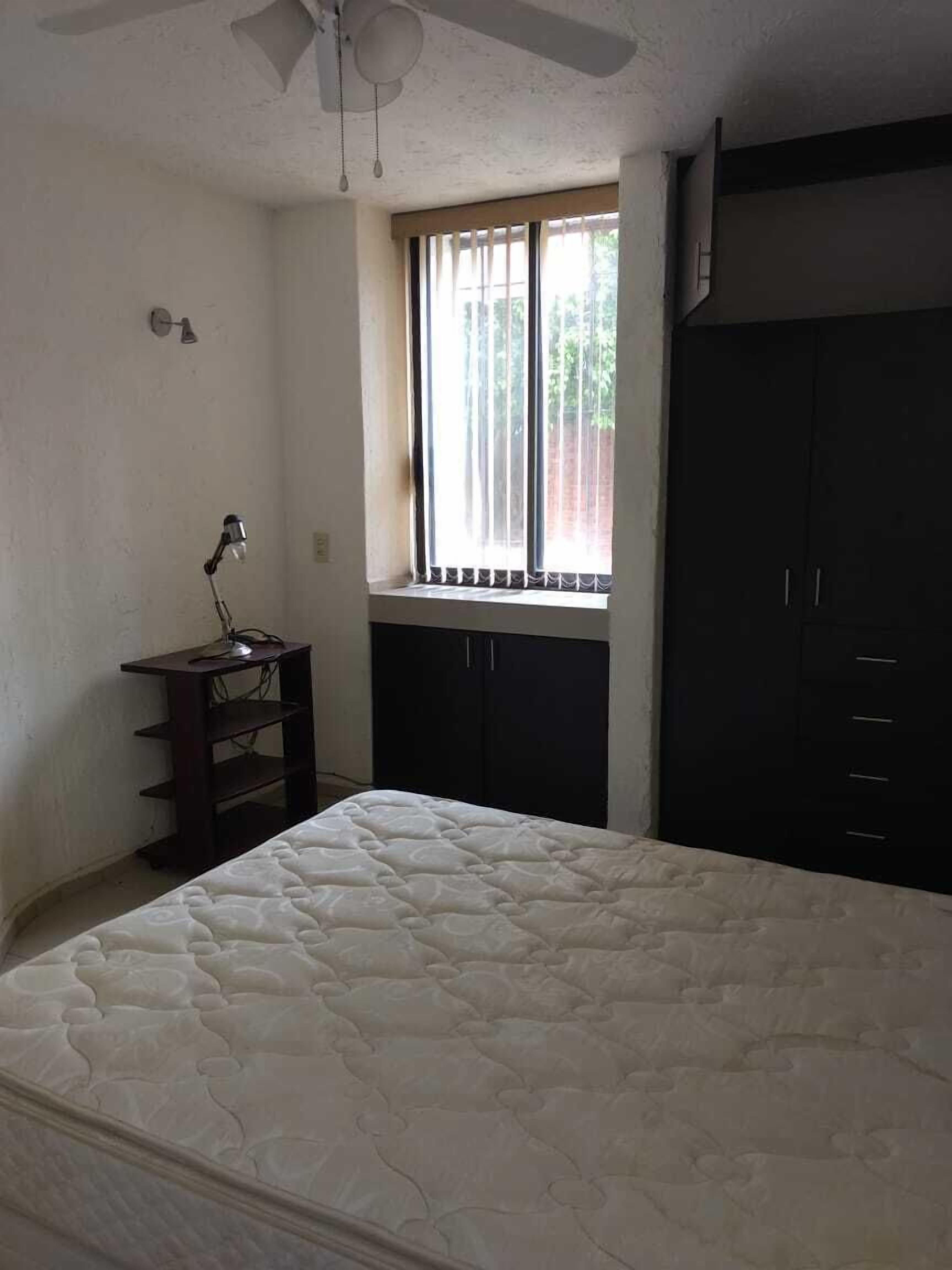 Departamento Cuernavaca, Paseo de Burgos Tres de Mayo tres personas