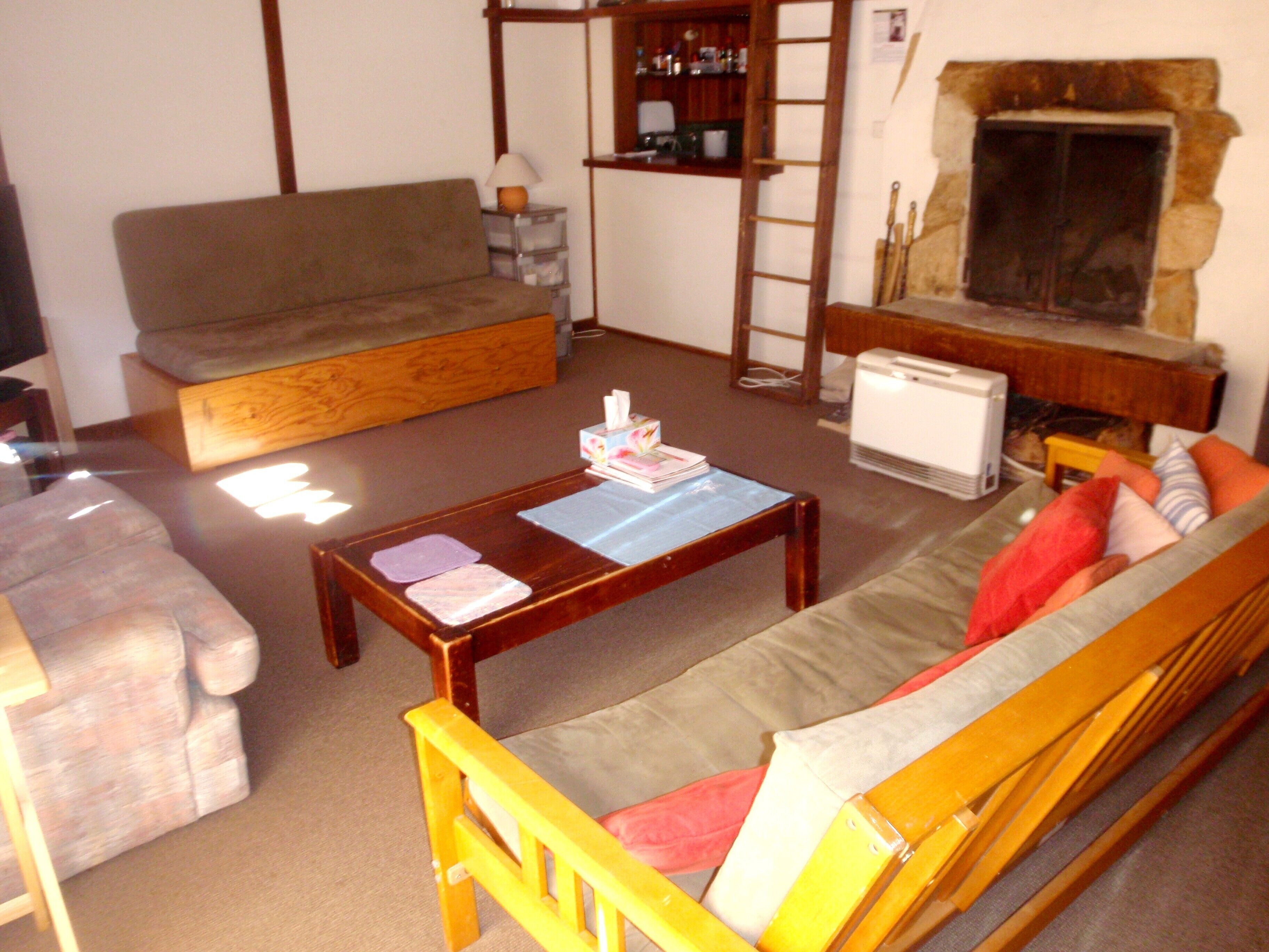 Retro 2 Bedroom Apartment — image 12