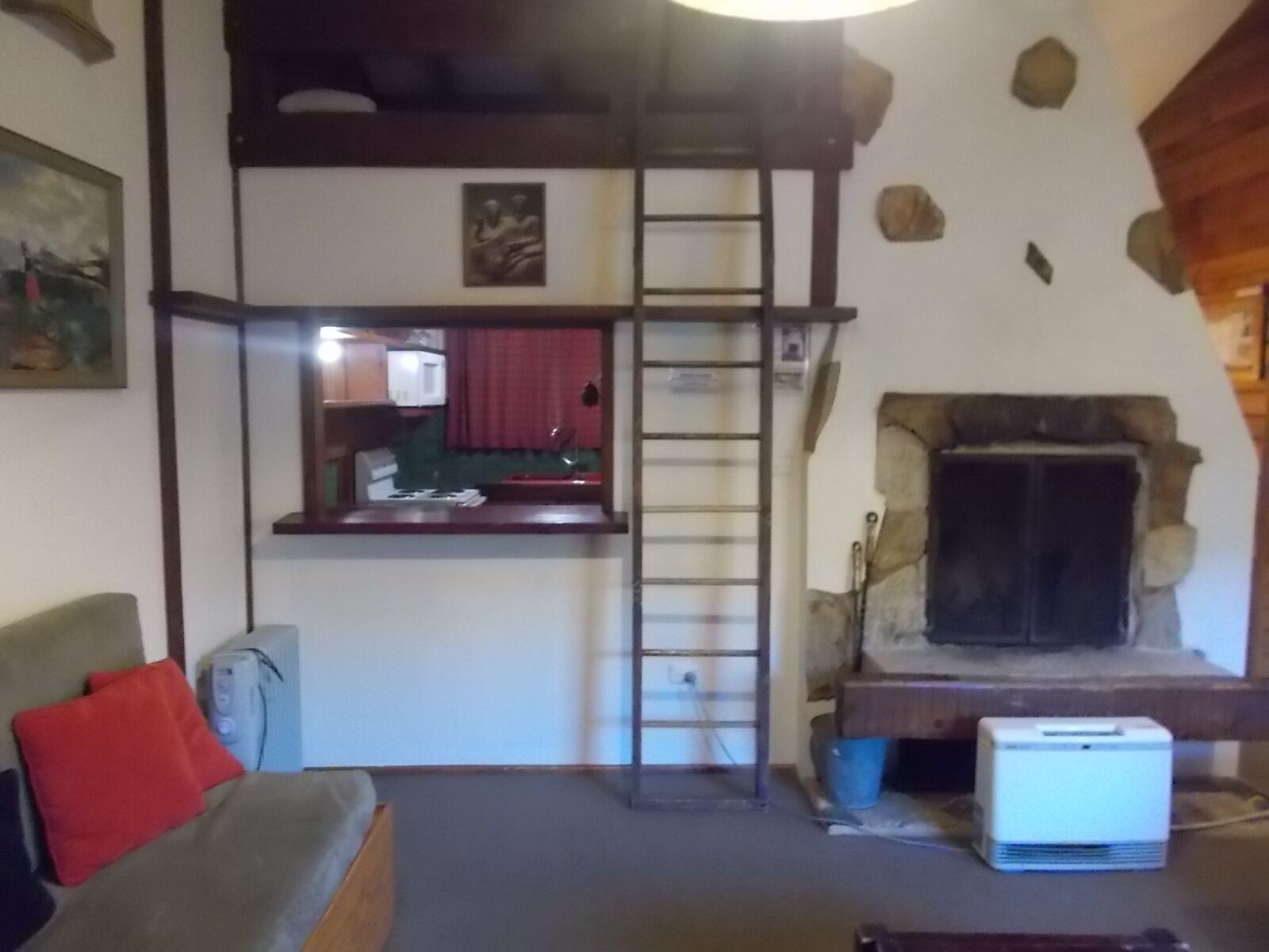 Retro 2 Bedroom Apartment — image 8