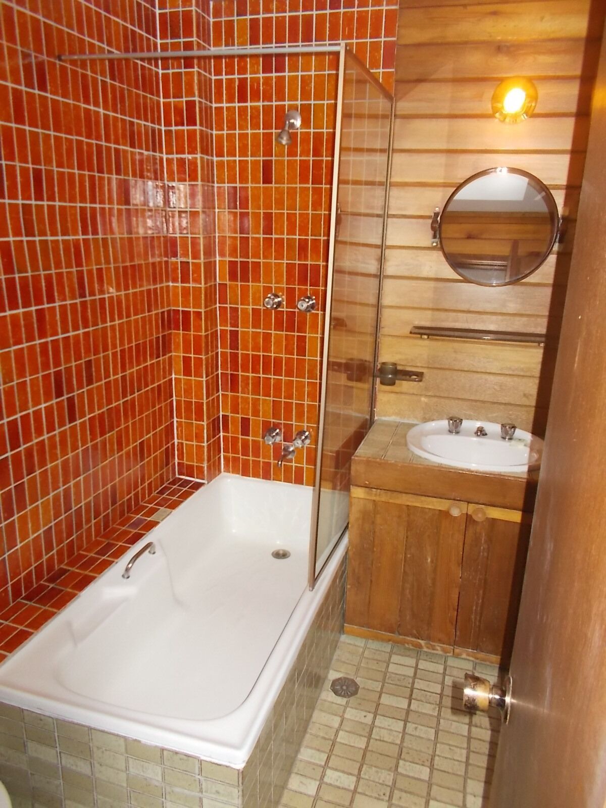 Retro 2 Bedroom Apartment — image 16