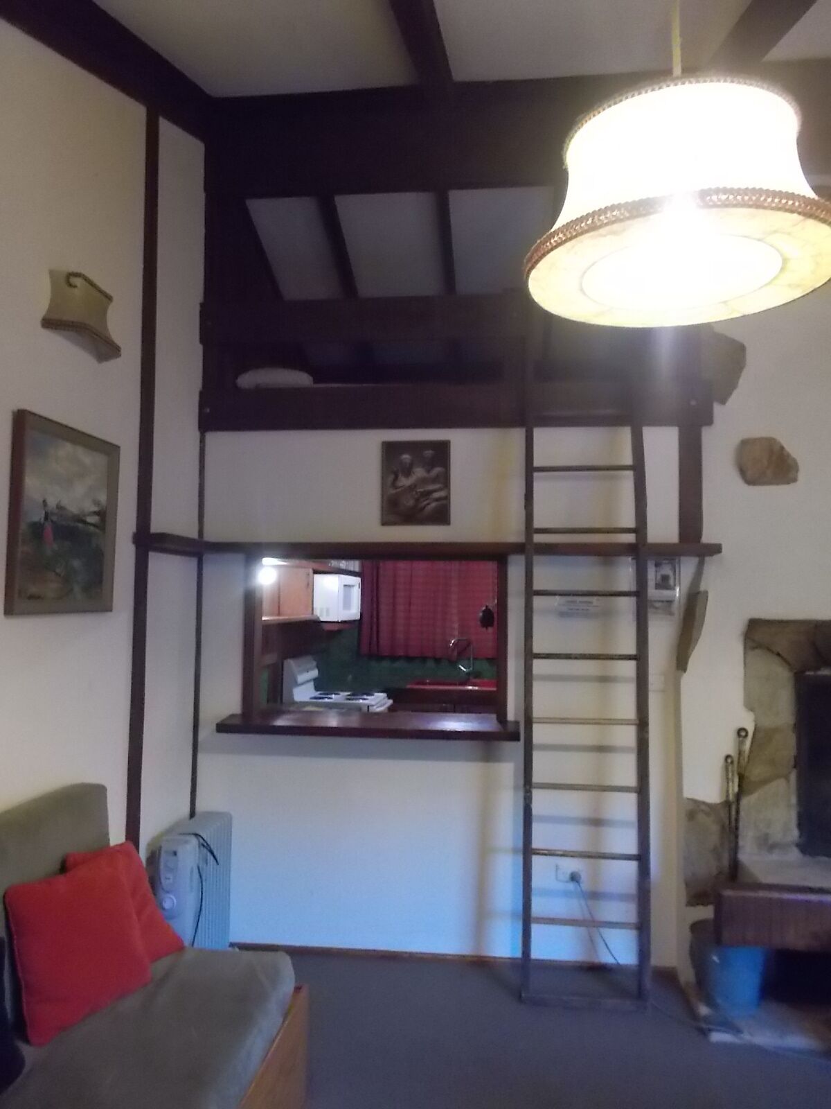 Retro 2 Bedroom Apartment — image 2