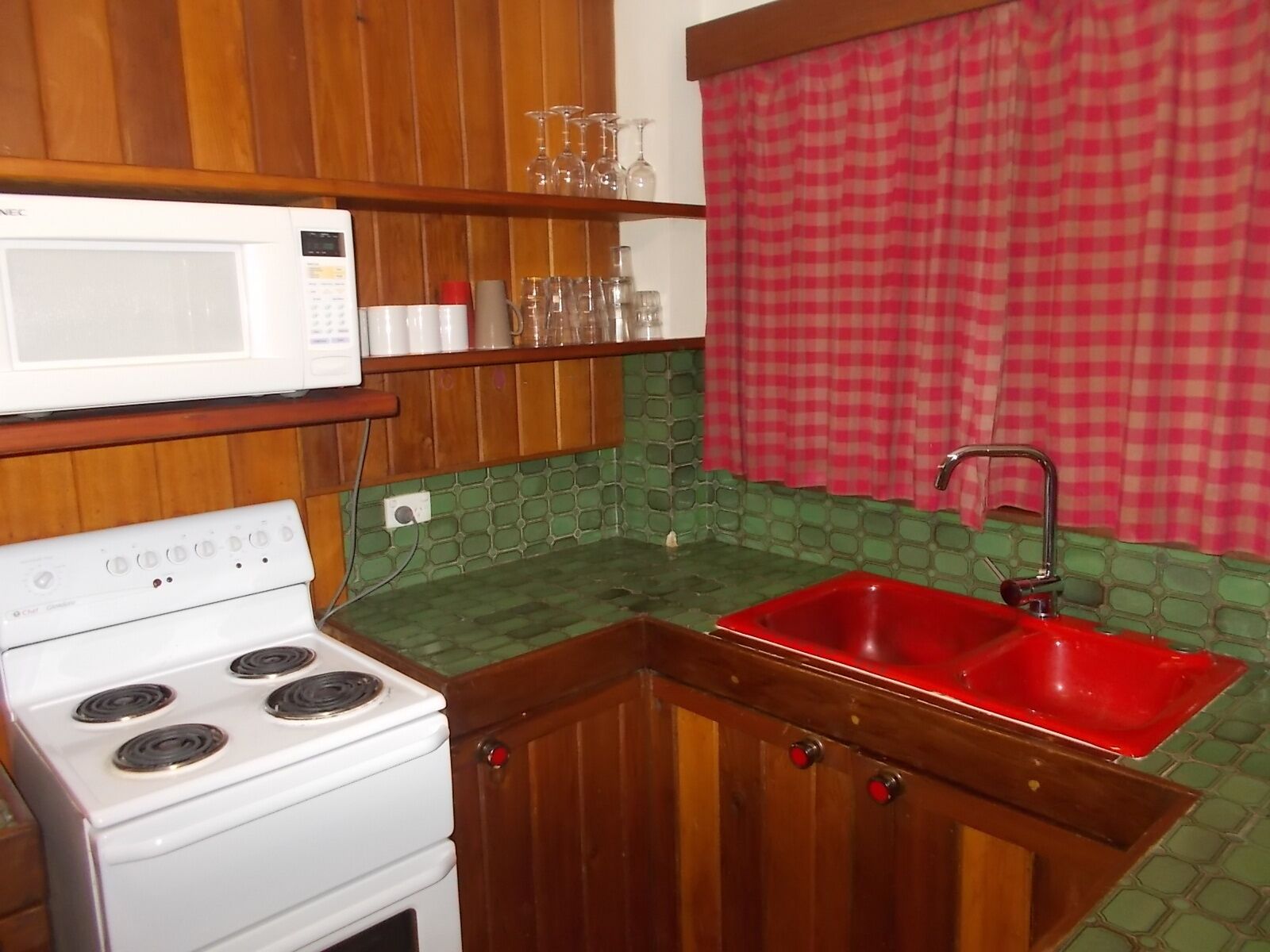 Retro 2 Bedroom Apartment — image 22