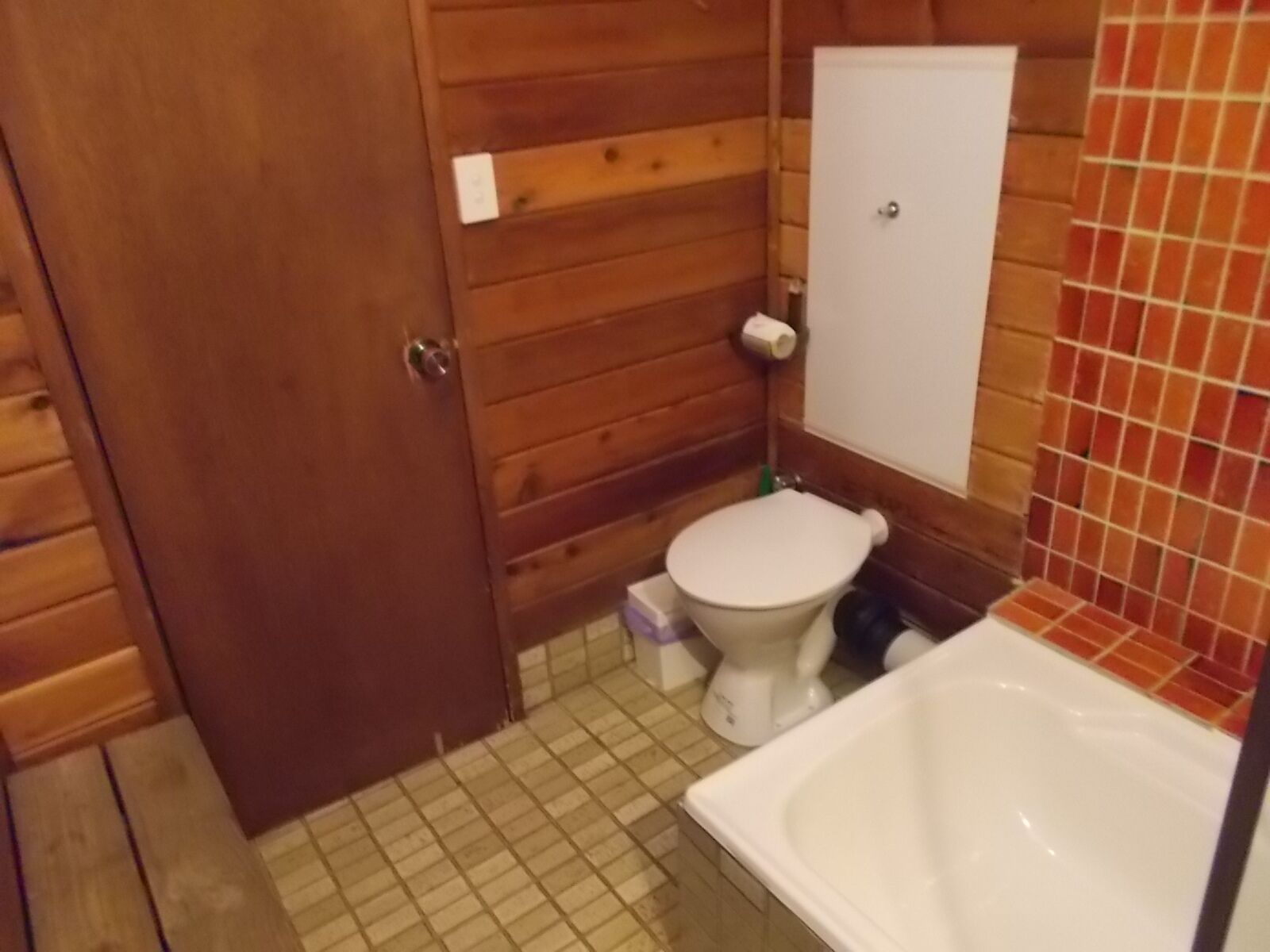 Retro 2 Bedroom Apartment — image 17