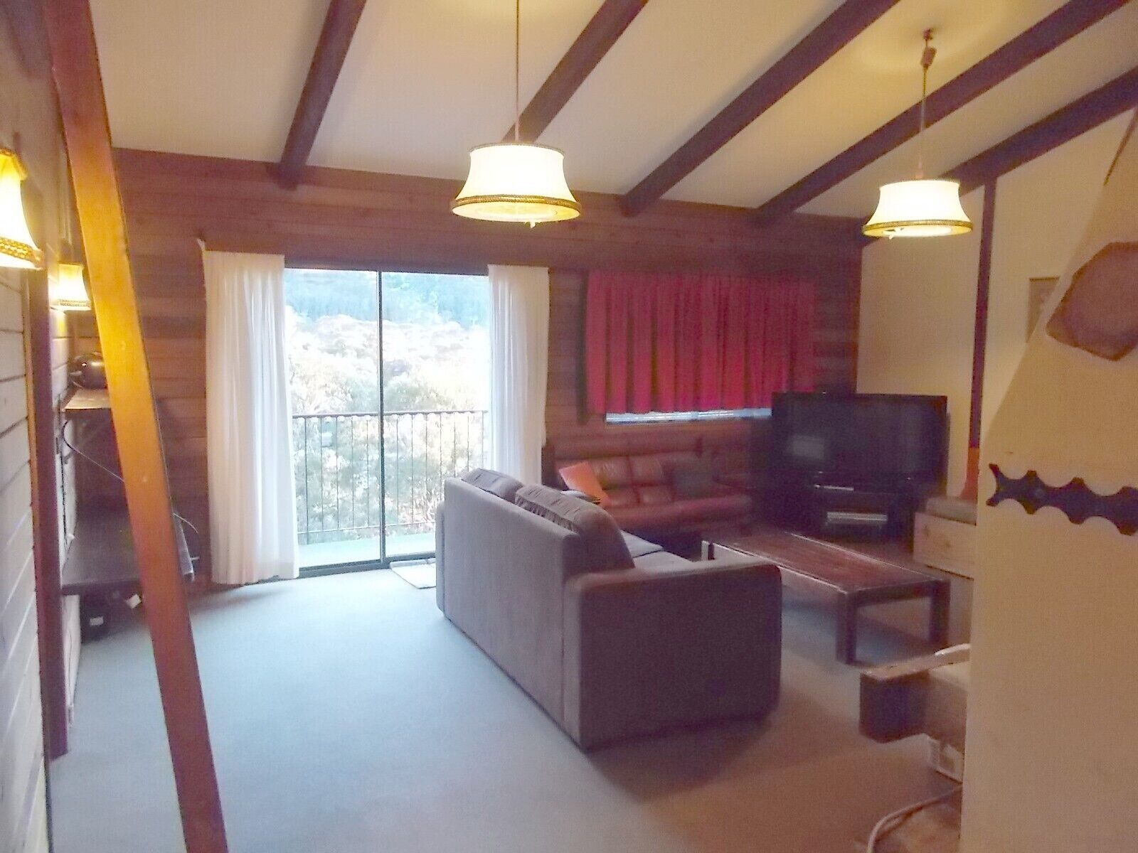 Retro 2 Bedroom Apartment — image 4