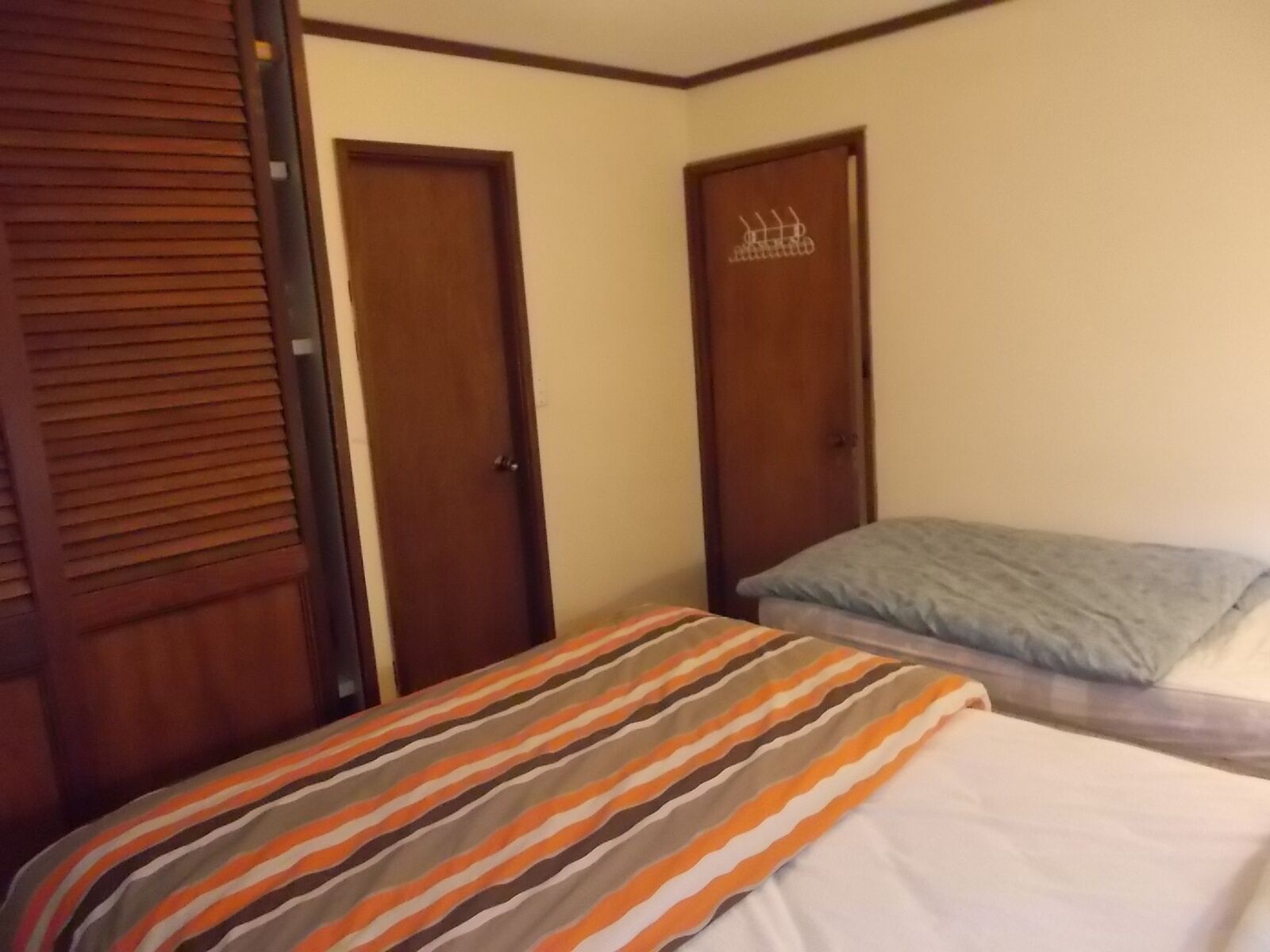 Retro 2 Bedroom Apartment — image 24